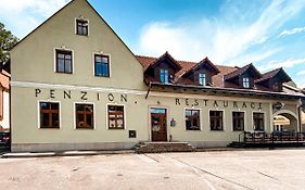 Penzion a restaurace U ŘEKY
